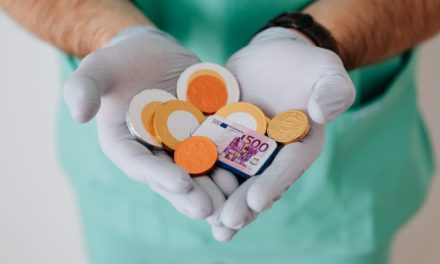 Freiwillig gesetzlich oder doch privat krankenversichert? Was Sie vor Ihrer Entscheidung unbedingt wissen und beachten sollten