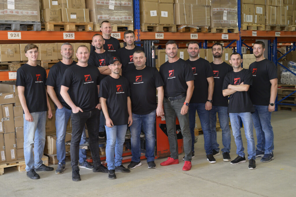 Fulfillment-Box, E-Commerce Logistik, Verpackungslösung, Lageroptimierung, Versandprozesse, Branding im Versand, Logistik für Händler, Fulfillment Tipps, Paketprozess, smarte Versandbox